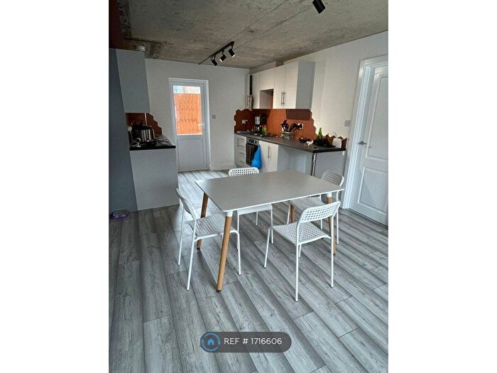 2 Bedroom Flat To Rent In Heywood Avenue, London, NW9