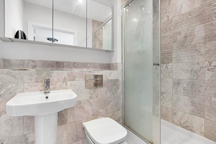 2 Bedroom Apartment For Sale In Sterling Square, Bracknell, RG12