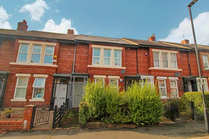 2 Bedroom Flat To Rent In Hyde Terrace, Gosforth, Newcastle Upon Tyne, NE3