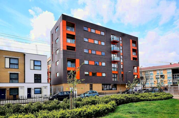 2 Bedroom Flat To Rent In Park View Court, Bow, London, E3