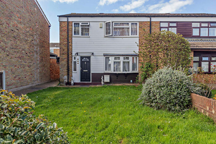 3 Bedroom Semi Detached House For Sale In Heaton Avenue, Romford, Havering, RM3