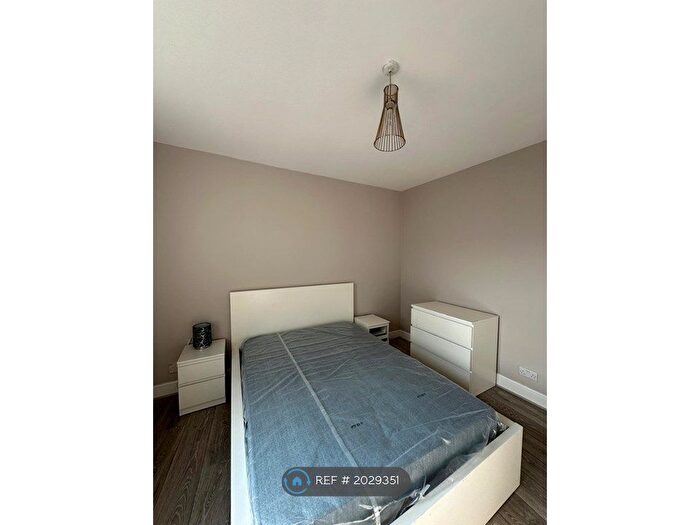 3 Bedroom Flat To Rent In Minet Avenue, London, NW10