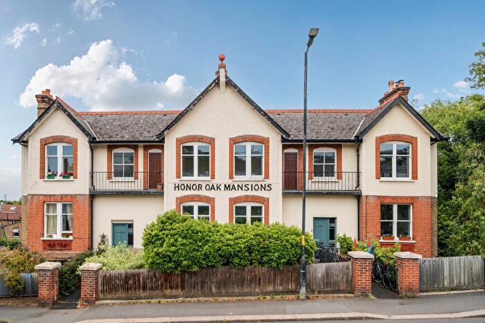 2 Bedroom Flat For Sale In Underhill Road, East Dulwich, London, SE22