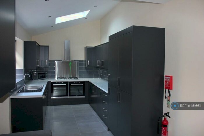 7 Bedroom Terraced House To Rent In Ruskin Avenue, Manchester, M14