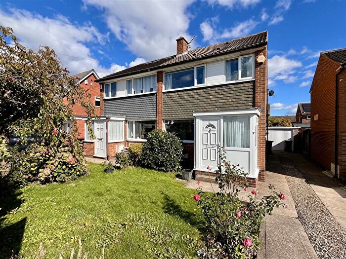 3 Bedroom Semi-detached House For Sale In Firthfields, Garforth, Leeds, LS25