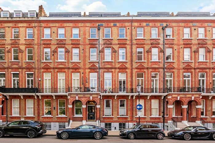 2 Bedroom Flat To Rent In Nevern Square, Earls Court, SW5