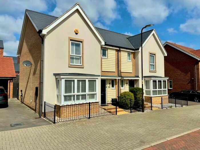 3 Bedroom Semi-Detached House To Rent In Dexter Drive, Whitehouse Park, MK8