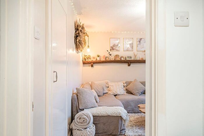 1 Bedroom Flat For Sale In Headley Drive, Epsom, KT18