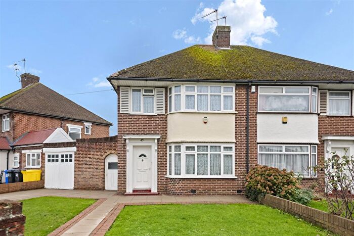 3 Bedroom Semi Detached House For Sale In Barnhill Road, Hayes, UB4