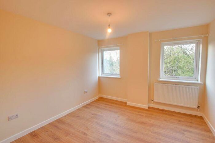 3 Bedroom Flat To Rent In Lower Bristol Road, Bath, BA2