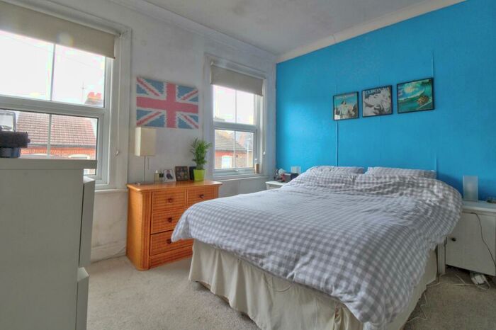 2 Bedroom End Of Terrace House For Sale In St. Pauls Road, Luton, LU1