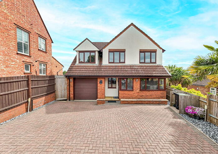 5 Bedroom Detached House For Sale In Wellingborough Road, Rushden, NN10