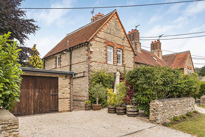 3 Bedroom End Of Terrace House For Sale In Bainton Road, Bucknell, OX27