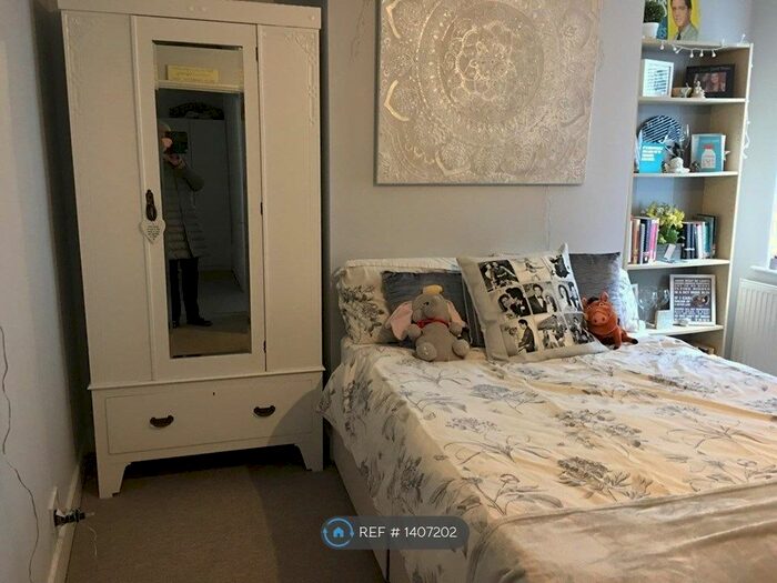 4 Bedroom Terraced House To Rent In Victoria Place, Cheltenham, GL52