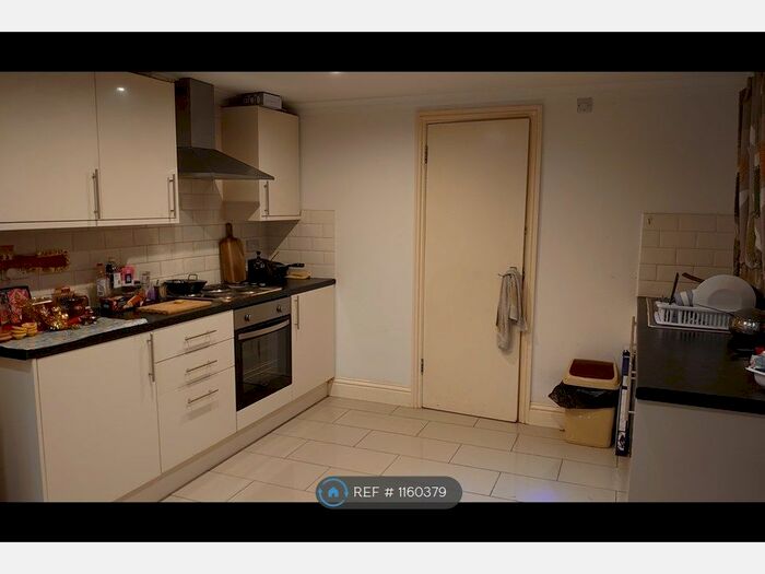 Studio To Rent In Albert Road, Ilford IG1