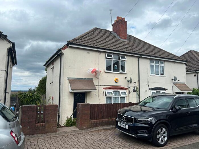 3 Bedroom Semi Detached House For Sale In Dale Terrace, Oldbury, West Midlands, B69