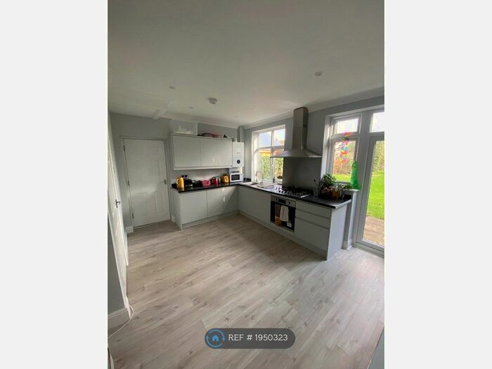 5 Bedroom Semi-Detached House To Rent In Rydes Hill Road, Guildford, GU2