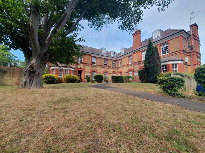 2 Bedroom Flat To Rent In Fothergill Drive, Winchmore Hill, N21