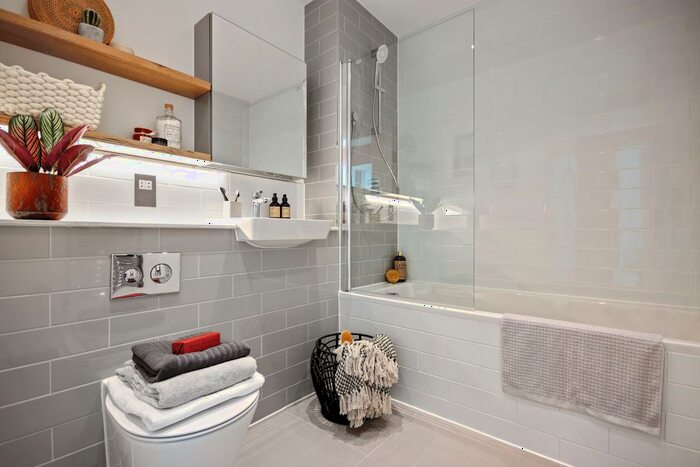 1 Bedroom Flat For Sale In Henley Cross, London, SE3