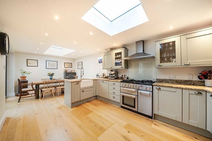 3 Bedroom Property For Sale In Garratt Lane, Tooting, SW17