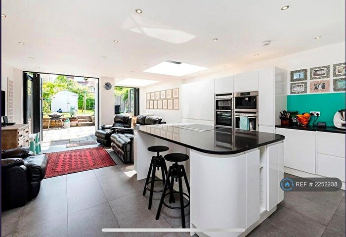 4 Bedroom Detached House To Rent In Birkbeck Road, London, NW7