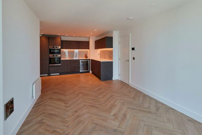 2 Bedroom Property To Rent In Elizabeth Tower, M15