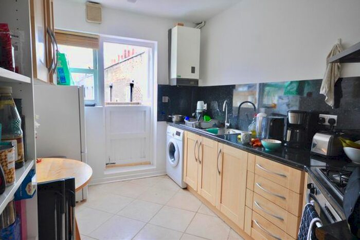 3 Bedroom Flat To Rent In Gray's Inn Road, King's Cross, Bloomsbury, London, WC1X