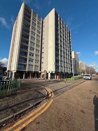 2 Bedroom Flat To Rent In Lambourne Court, IG8