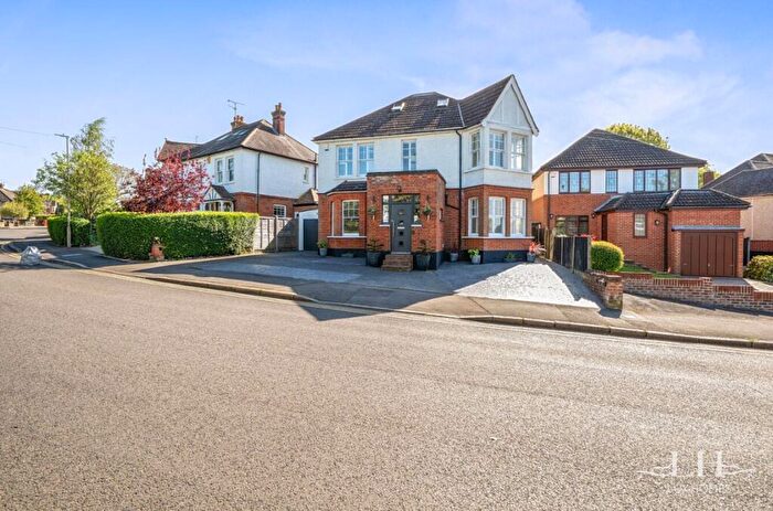 5 Bedroom Detached House For Sale In Headley Chase, Brentwood, CM14