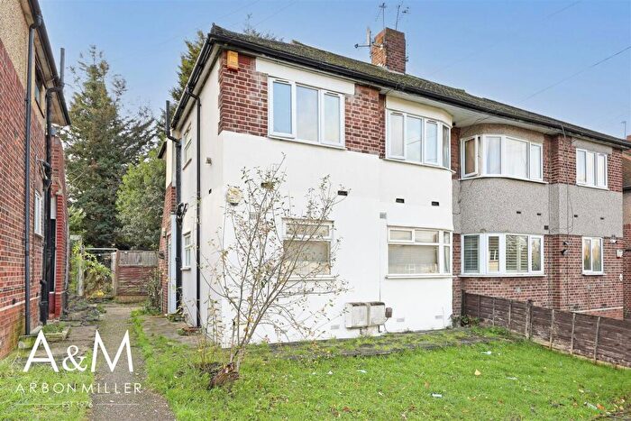 2 Bedroom Maisonette For Sale In Fullwell Avenue, Clayhall, IG5