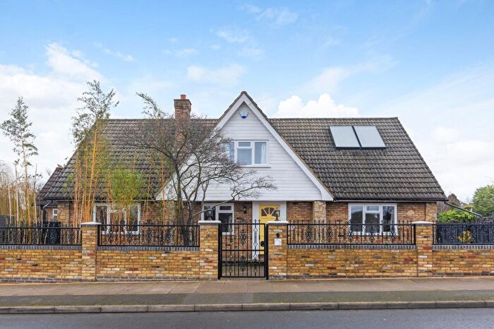 5 Bedroom Detached House To Rent In Hayes Way, Beckenham, BR3