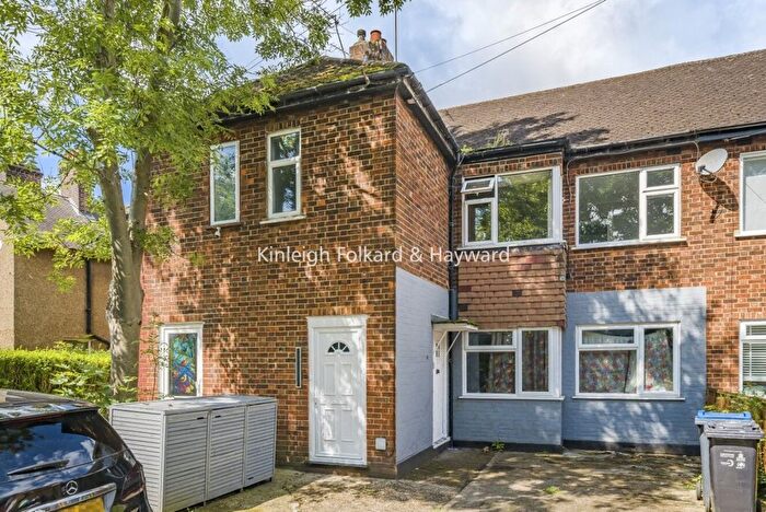 2 Bedroom Maisonette For Sale In Barnscroft, London, SW20