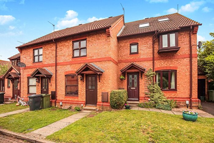 2 Bedroom Terraced House To Rent In Devoil Close, Guildford, GU4