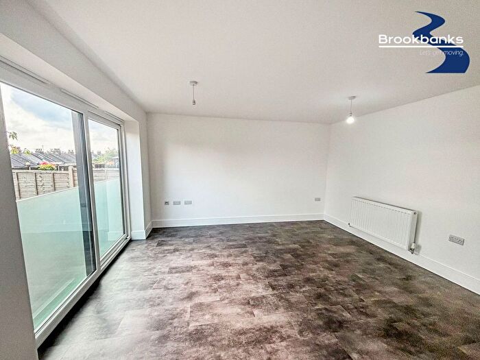 1 Bedroom Flat To Rent In Beacon Road, Chatham, Kent, ME5