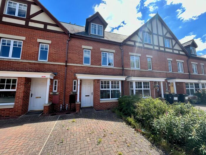4 Bedroom Town House To Rent In Scholars Park/West End - Darlington, DL3