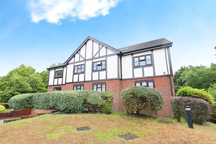 2 Bedroom Flat To Rent In Henley Court, White Lodge Close, Sevenoaks, TN13