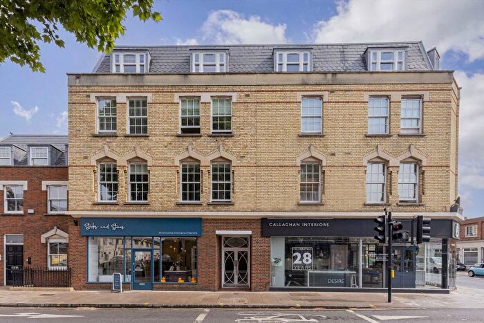 1 Bedroom Flat To Rent In Park Road, Hampton Hill, TW12