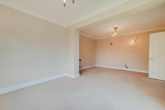 4 Bedroom Detached House To Rent In Gladeside, Shirley, Croydon, CR0