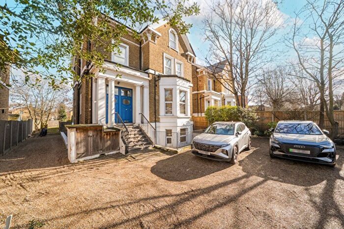 2 Bedroom Flat For Sale In Bedford Hill, Balham, London, SW12