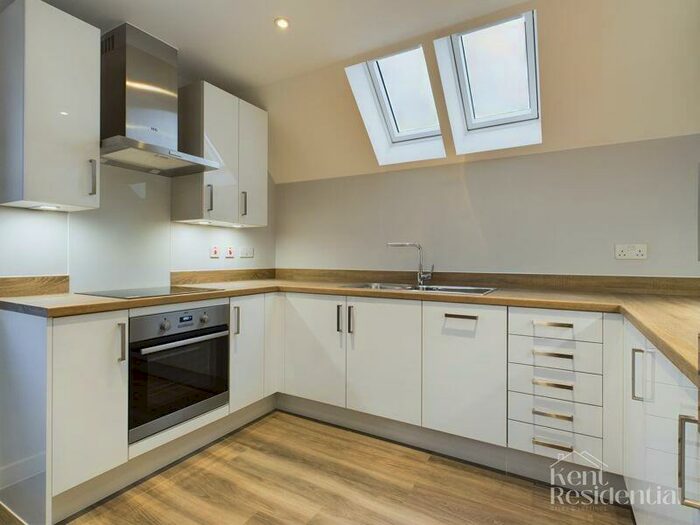 1 Bedroom Apartment To Rent In Concorde Road, Hermitage Park, Maidstone, ME16