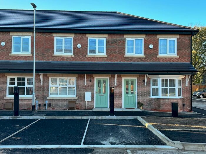3 Bedroom Mews To Rent In Spindle Close, Macclesfield, SK11
