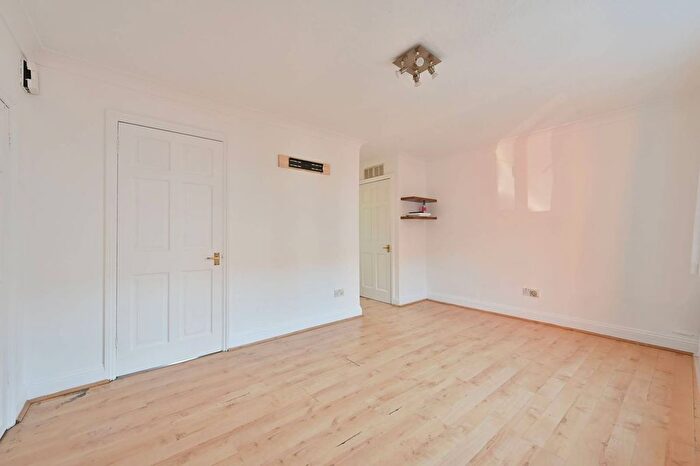 1 Bedroom Flat For Sale In Mussenden Court, Watford, WD24