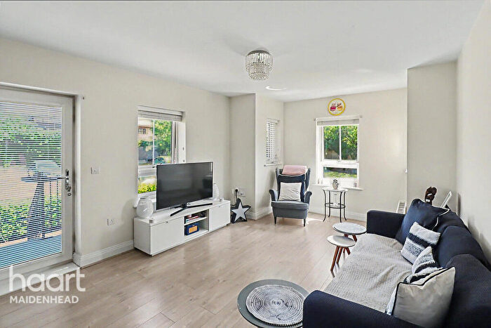 2 Bedroom Flat For Sale In Raven Drive, Maidenhead, SL6