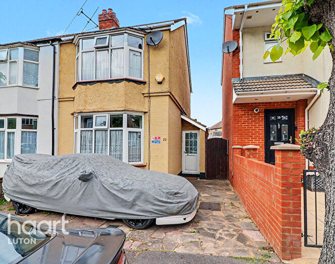 2 Bedroom Semi-Detached House For Sale In Churchill Road, Luton, LU4