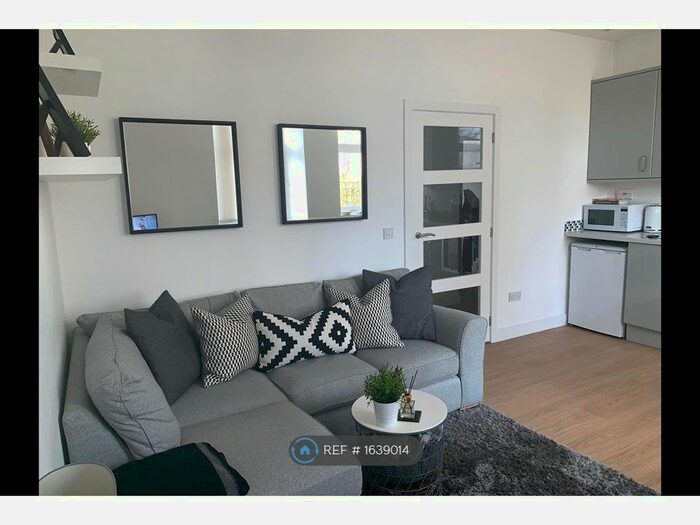 2 Bedroom Flat To Rent In St. Catherines Road, Perth, PH1