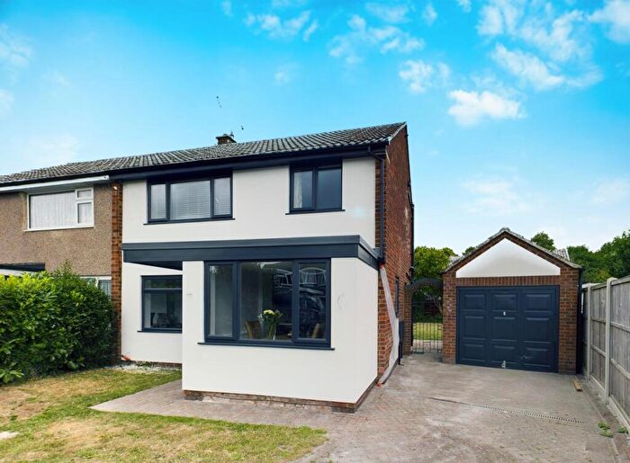 3 Bedroom House To Rent In Oakley Avenue, Chesterfield, S40