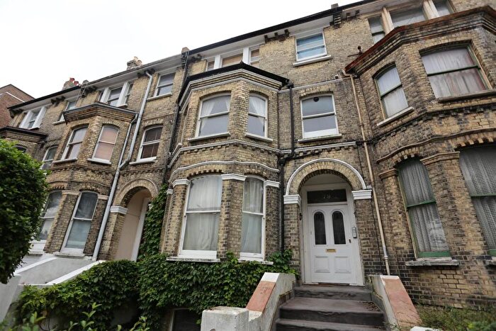 2 Bedroom Flat To Rent In Denmark Villas, Hove, BN3