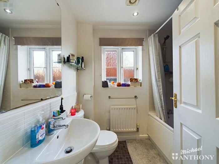 1 Bedroom Flat For Sale In Musket Path, Aylesbury, HP19