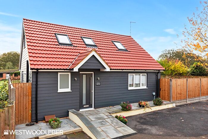 2 Bedroom Detached House To Rent In Daws Hill, London, E4