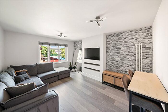 1 Bedroom Flat For Sale In Peerless Drive, Harefield, Uxbridge, UB9